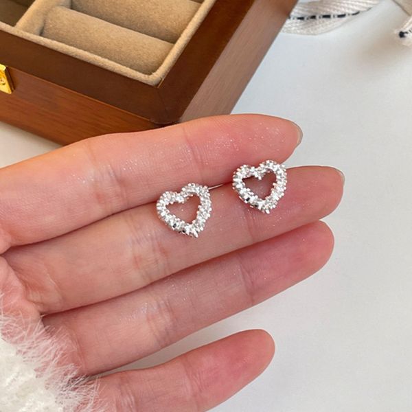 925銀針 碎銀愛心線條耳環 