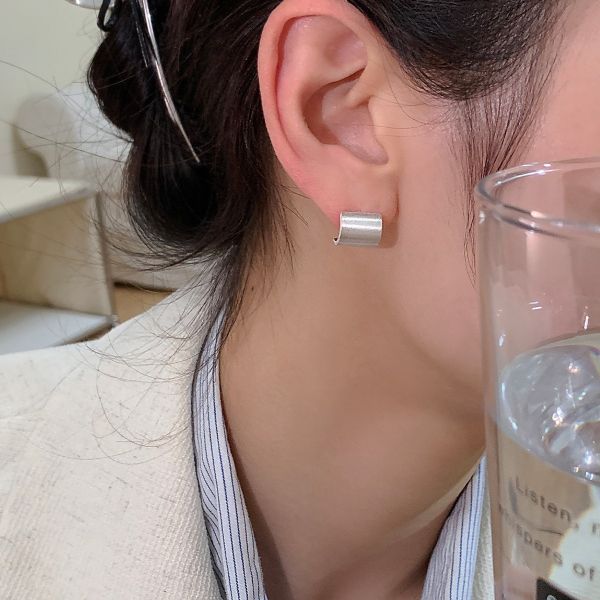 925銀針 極簡冷淡弧面拉絲耳環 