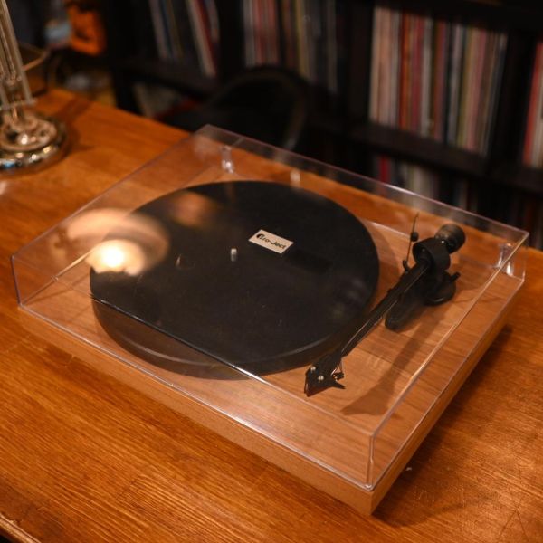 Pro-Ject Debut Carbon 黑膠唱盤(二手) 