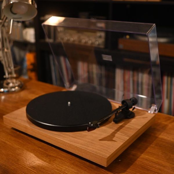 Pro-Ject Debut Carbon 黑膠唱盤(二手) 