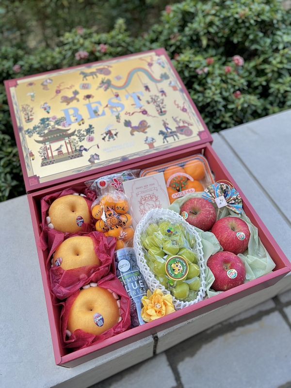 《新年禮盒》馬載而歸 