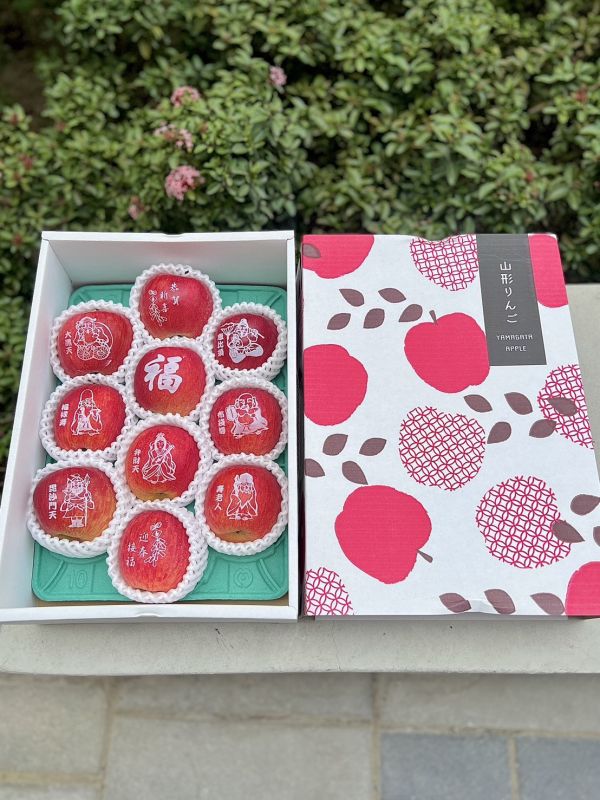 《送禮首選》山形七福神祝福蘋果禮盒 