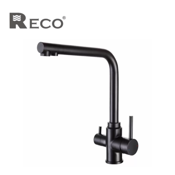 REOC 廚房RO三用龍頭 102305-BK RECO三用RO淨水龍頭使用SUS304不銹鋼,實現多功能設計的極致融合。不僅能提供流暢的水流,更具備RO逆滲透純水功能,確保您享受到最高品質的飲用水源。無論是飲用、烹飪還是清洗,都能滿足您的各種需求。高品質的材料確保耐用性,而精湛的工藝則帶來流暢的操作體驗。