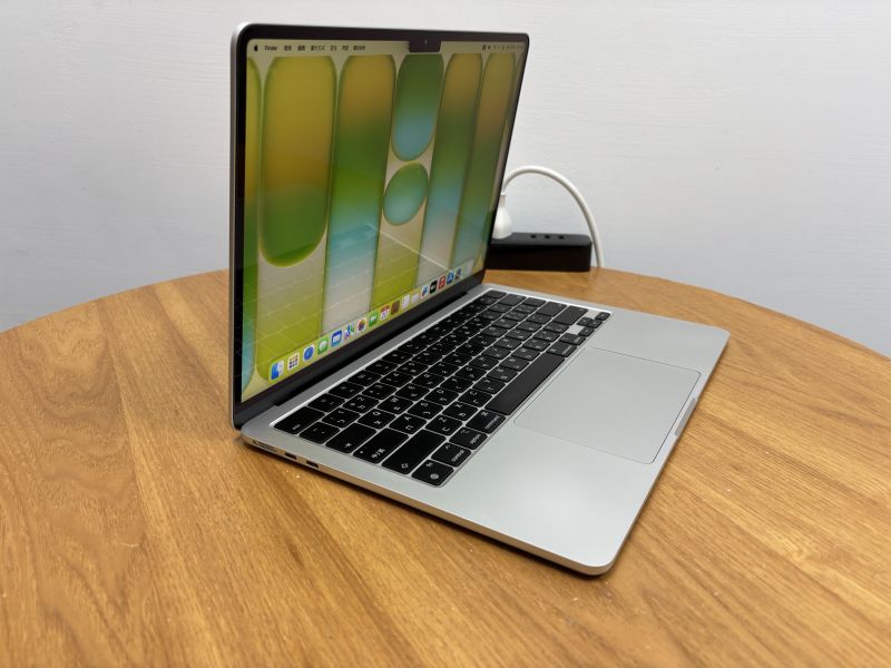 客製款 MacBook Air 13吋 M3 / 16G / 256G / 銀 / 電池92% Mac,MacBook Apple,MacBook Air, MacBook, Macbook pro, iMac,Mac mini,Macbook pro m1,Macbook Pro m2,Macbook m3,Macbook air m1,Macbook Air m2,Macbook air m3