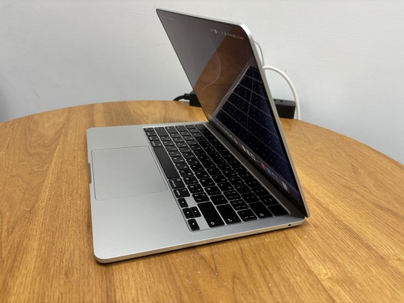 客製款 MacBook Air 13吋 M3 / 16G / 256G / 銀 / 電池100% Mac,MacBook Apple,MacBook Air, MacBook, Macbook pro, iMac,Mac mini,Macbook pro m1,Macbook Pro m2,Macbook m3,Macbook air m1,Macbook Air m2,Macbook air m3