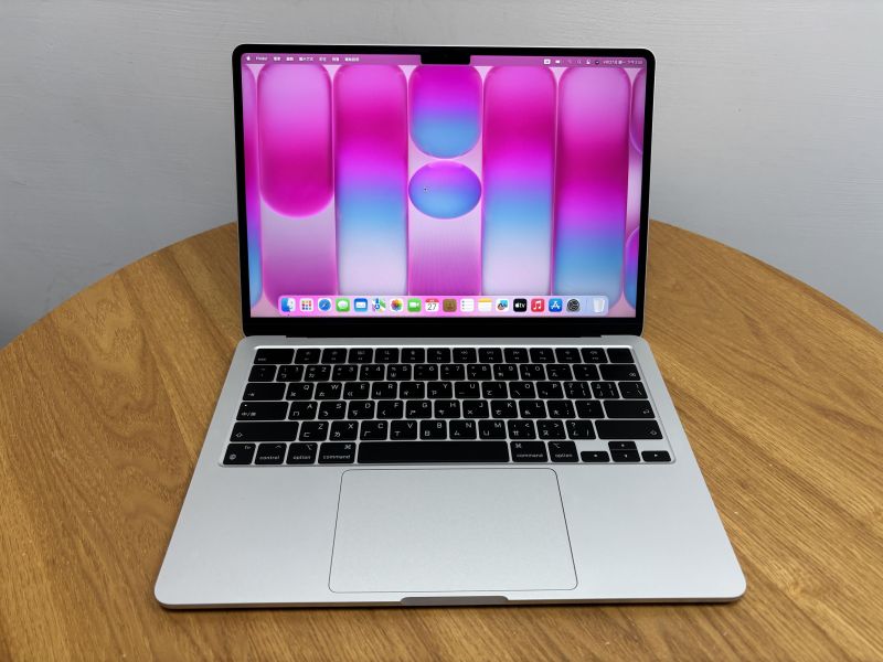 客製款 MacBook Air 13吋 M3 / 16G / 256G / 銀 / 電池97% Mac,MacBook Apple,MacBook Air, MacBook, Macbook pro, iMac,Mac mini,Macbook pro m1,Macbook Pro m2,Macbook m3,Macbook air m1,Macbook Air m2,Macbook air m3