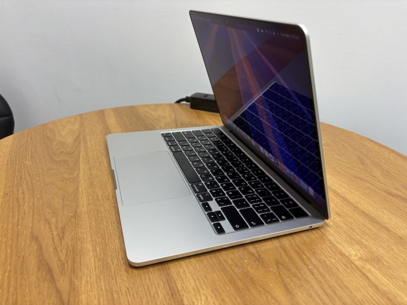 MacBook Air 13吋 M2 / 8G / 256G / 銀 Mac,MacBook Apple,MacBook Air, MacBook, Macbook pro, iMac,Mac mini,Macbook pro m1,Macbook Pro m2,Macbook m3,Macbook air m1,Macbook Air m2,Macbook air m3
