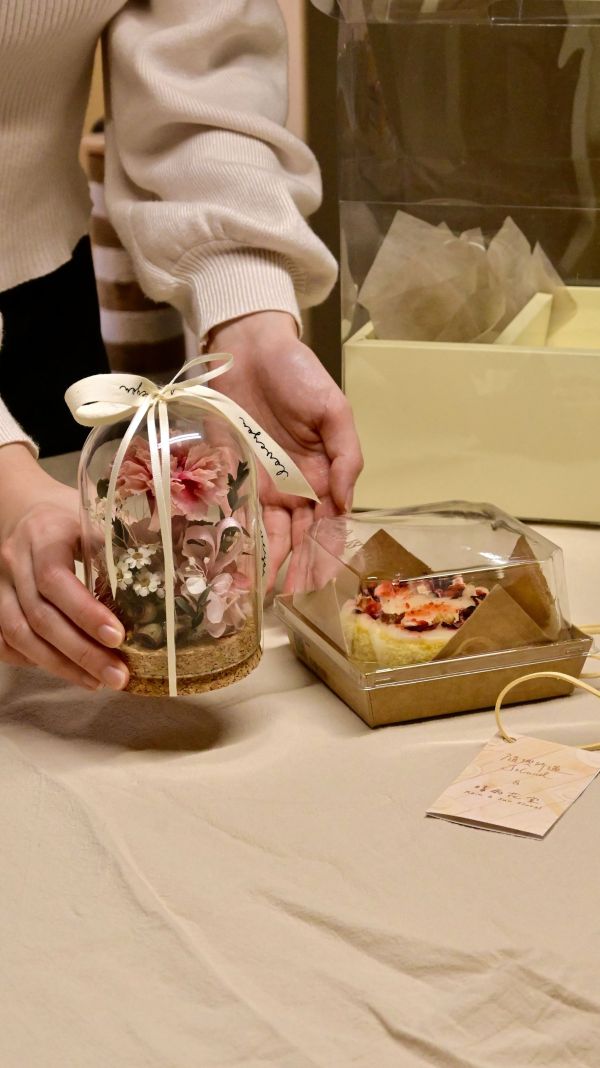 母親節獻禮・永生花盅蛋糕禮盒 母親節禮盒 , 永生花 , 蛋糕 , 母親節快樂 ,當下的喜悅也是永恆的愛