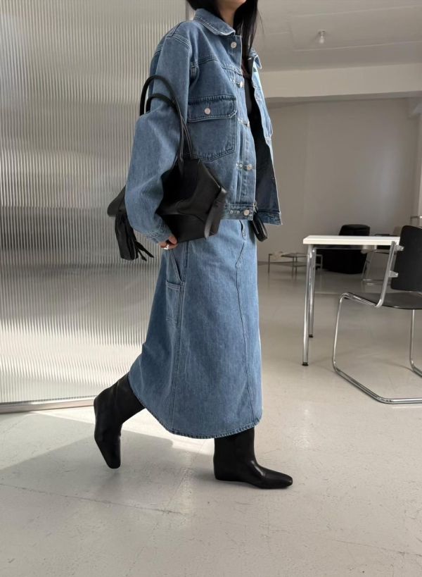 銀釘造型鈕扣牛仔外套 