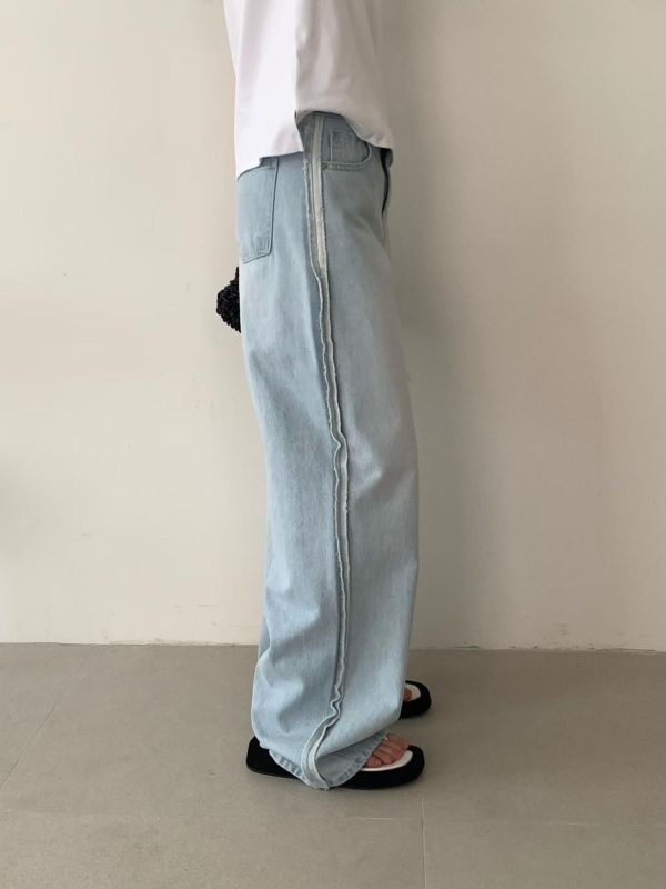 側邊條造型淺藍直筒牛仔褲 