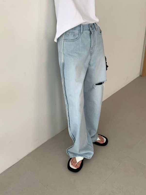 側邊條造型淺藍直筒牛仔褲 