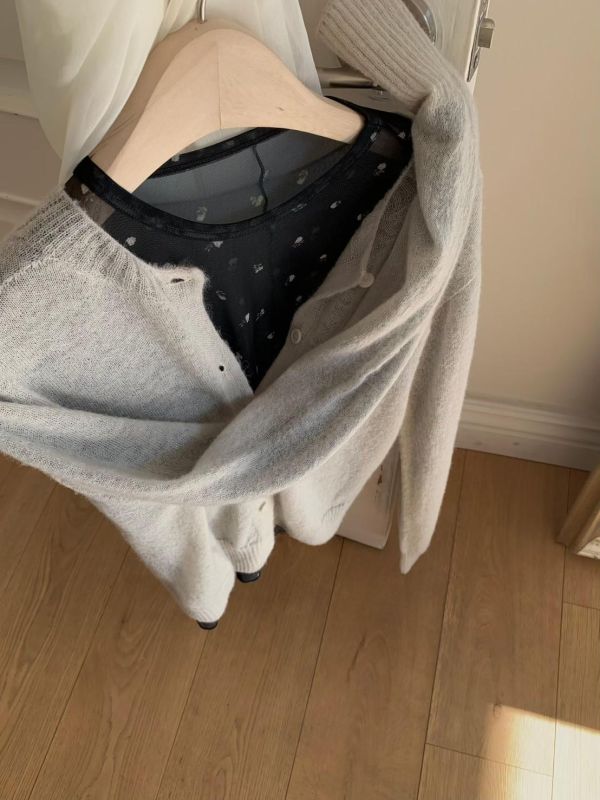 清新小碎花透膚打底衣 