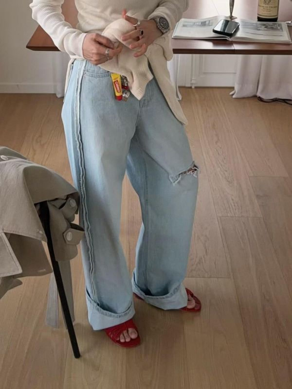 側邊條造型淺藍直筒牛仔褲 