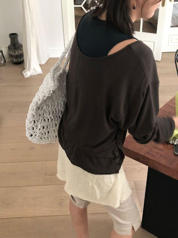 側鈕釦開衩彈力純棉罩衫 