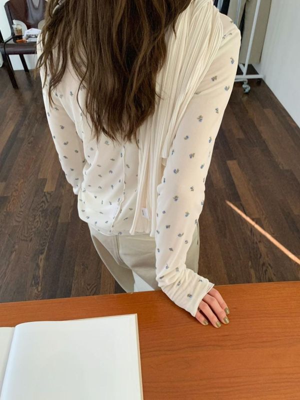 清新小碎花透膚打底衣 