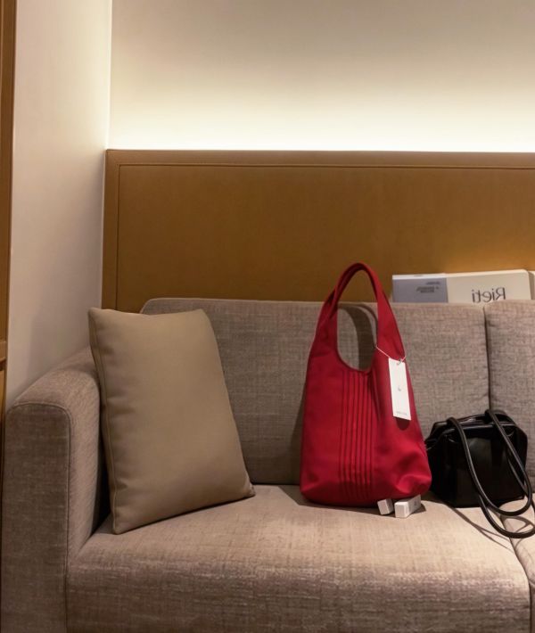 休閒打褶造型帆布包 