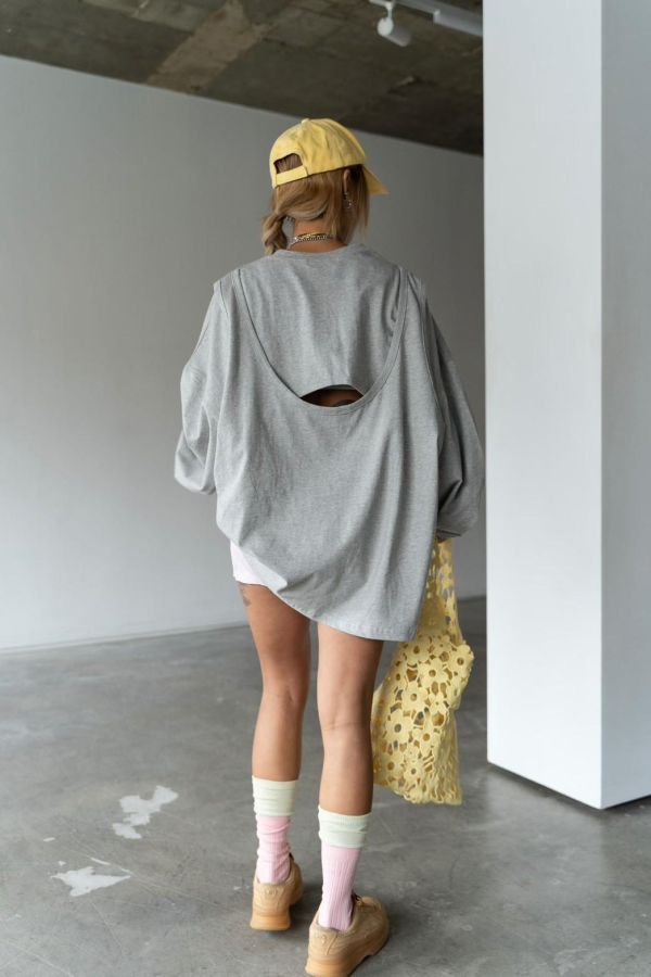 後挖洞造型oversize棉tee 