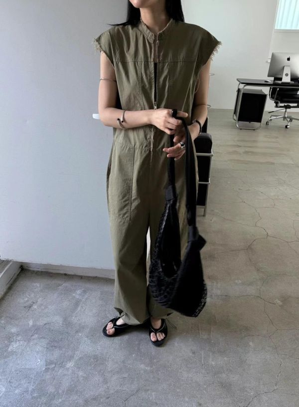 品牌設計袖口抽鬚率性連身褲 