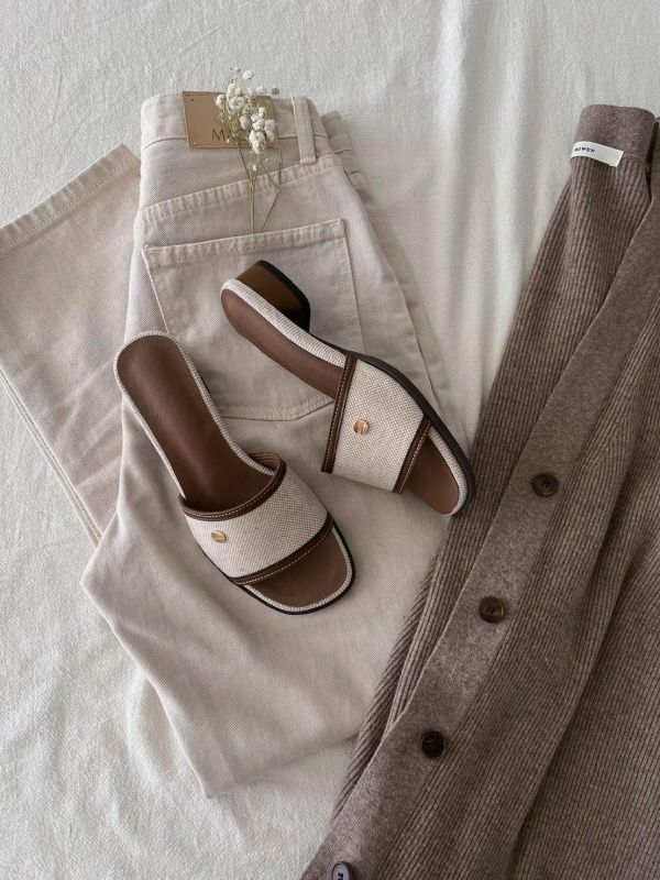 清涼編織低跟鞋 