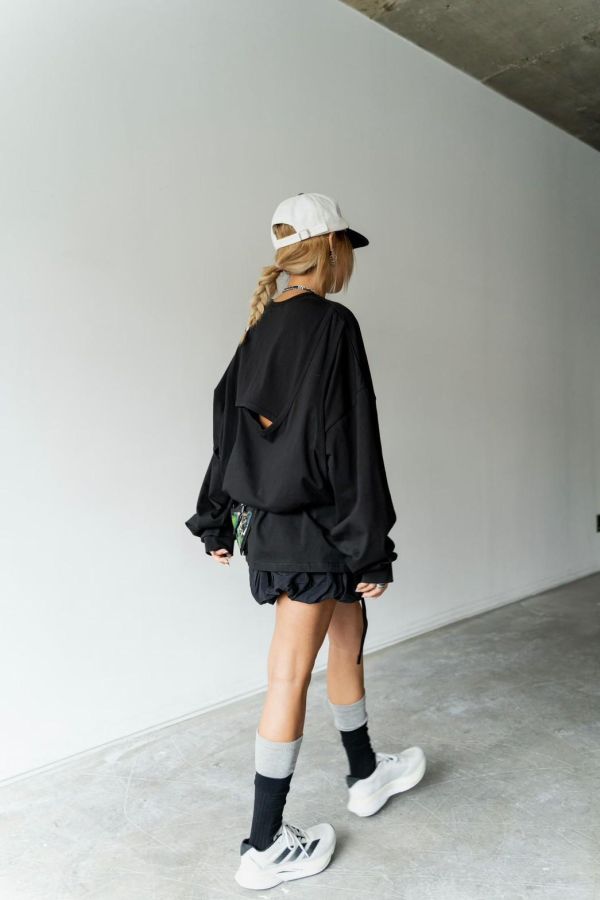 後挖洞造型oversize棉tee 