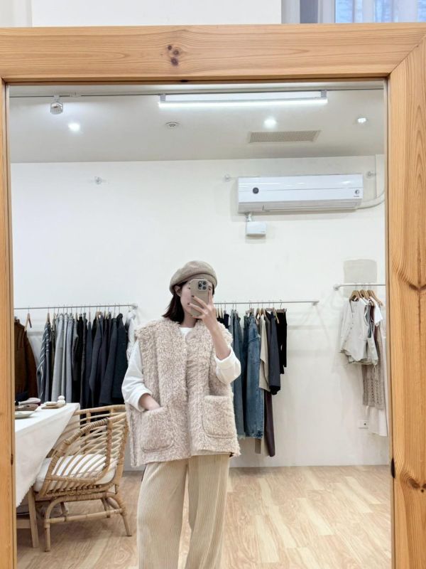 雙面穿軟皮革捲捲羊毛背心 