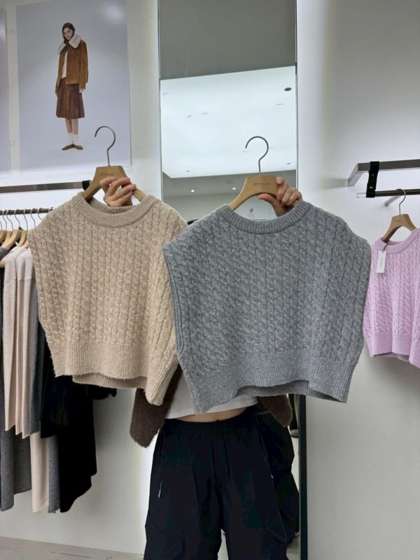 寬短版麻花羊毛背心 