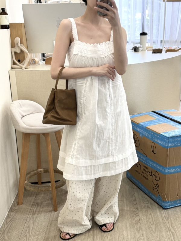 蕾絲方領涼感洋裝 