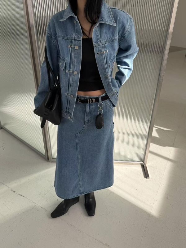 銀釘造型鈕扣牛仔外套 