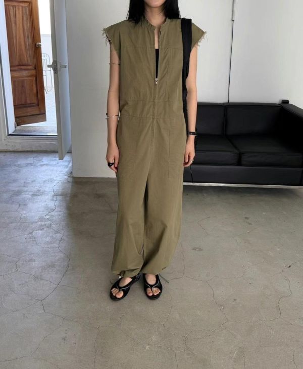 品牌設計袖口抽鬚率性連身褲 