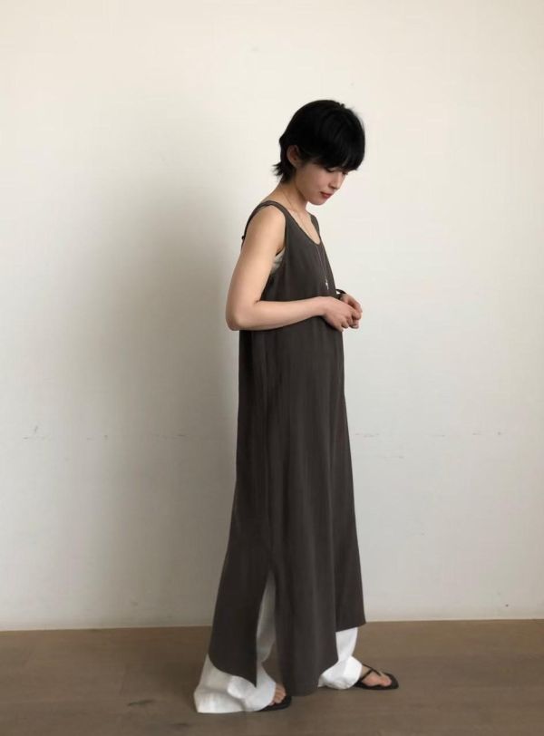 美背挖洞背心涼感洋裝 