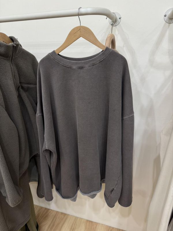 不修邊長版刷絨素色大學tee 