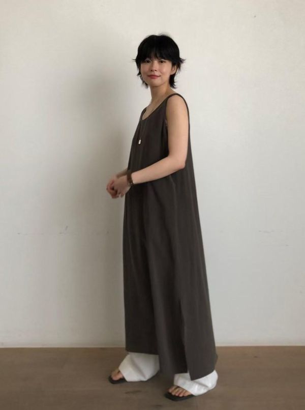 美背挖洞背心涼感洋裝 