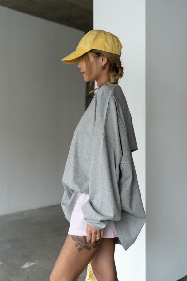 後挖洞造型oversize棉tee 