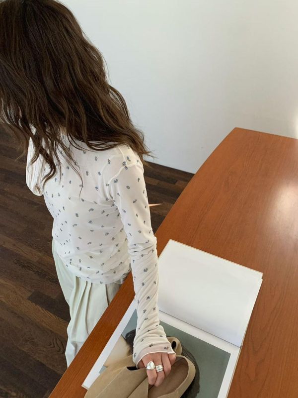 清新小碎花透膚打底衣 