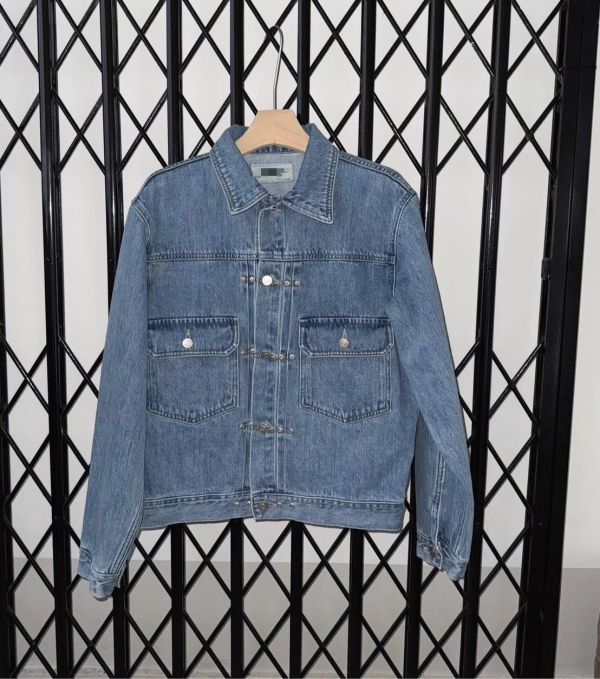 銀釘造型鈕扣牛仔外套 