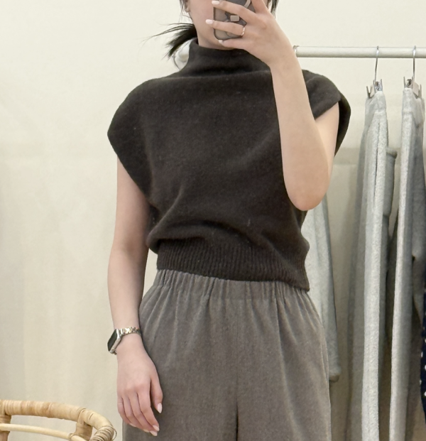 小立領無縫純羊毛背心 