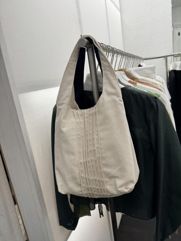 休閒打褶造型帆布包 