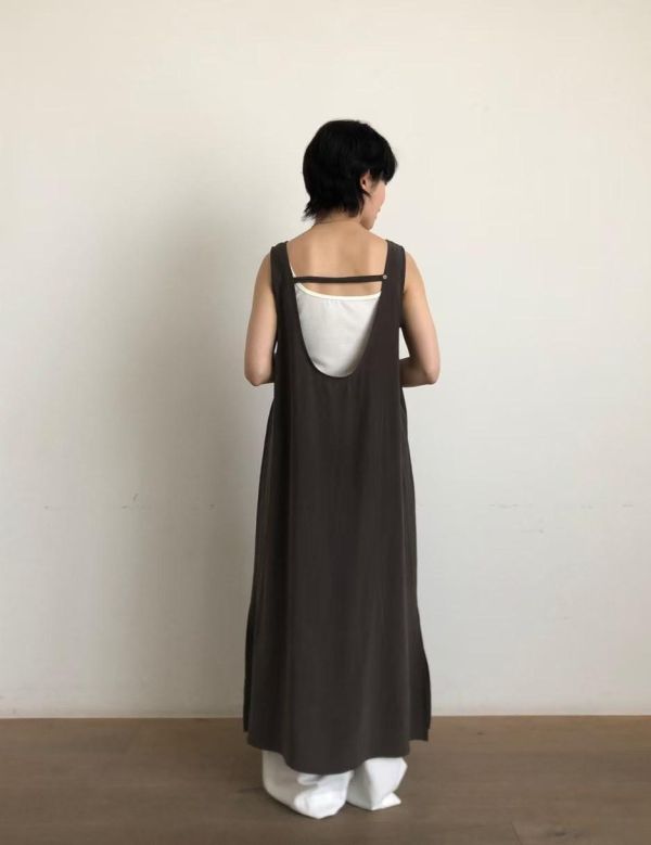 美背挖洞背心涼感洋裝 