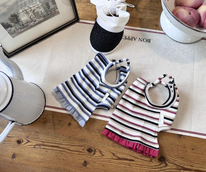 預購0410收單 | 條紋花邊小背心(二色 XS-2XL) 寵物服飾,寵物選品,韓國寵物服飾,狗衣服,貓衣服,韓國寵物品牌,寵物有機棉,韓國寵物選品,韓國寵物春夏選品,寵物風衣,寵物防水衣,DRRR,寵物針織背心