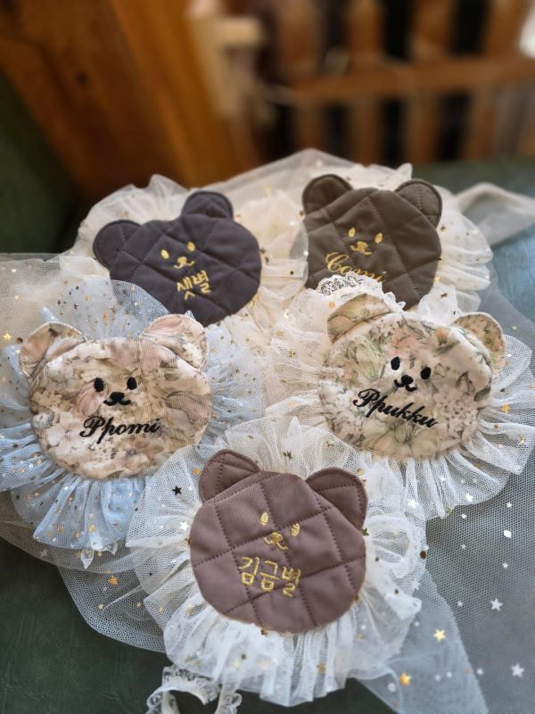 預購1123收單 | Fundle 熊熊臉蕾絲刺繡領巾 寵物服飾,寵物選品,韓國寵物服飾,狗衣服,貓衣服,韓國寵物品牌,寵物有機棉,韓國寵物選品,韓國寵物秋冬選品,狗四腳衣,寵物保暖,寵物保暖服飾,韓國寵物保暖服飾,寵物聖誕禮物