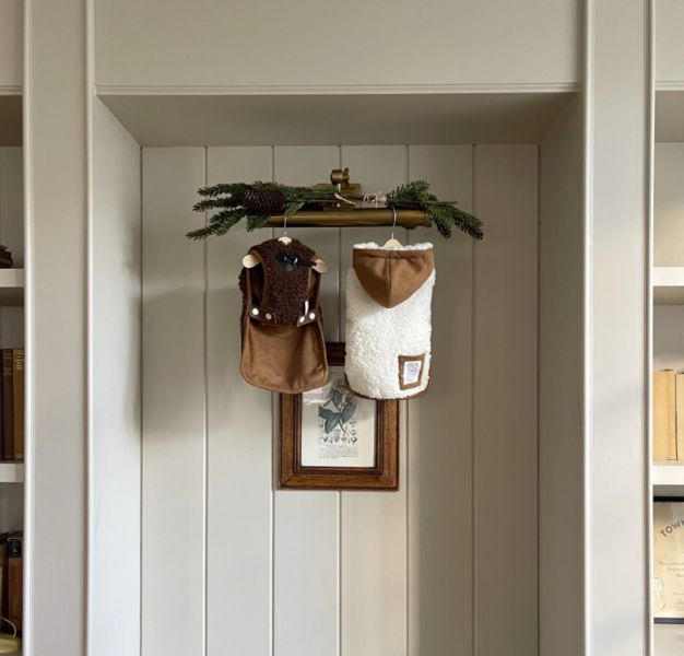 HUG ME | 泰迪毛披風-白色(S-XL) 寵物服飾,寵物選品,韓國寵物服飾,狗衣服,貓衣服,韓國寵物品牌,寵物有機棉,韓國寵物選品,韓國寵物秋冬選品,寵物可愛上衣,寵物胸背衣,SSFW,BITEME,寵物保暖,寵物四腳衣