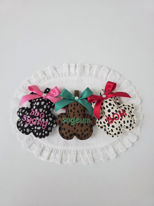 預購1012收單 | SOSO Delight 秋冬款小熊刺繡包包掛飾 寵物服飾,寵物選品,韓國寵物服飾,狗衣服,貓衣服,韓國寵物品牌,韓國手作品牌,毛孩名牌