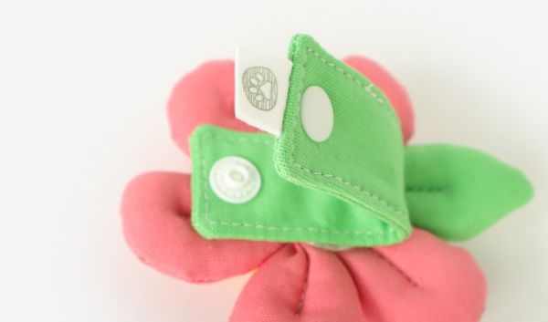 預購 |  Epeels 基本款純色花胸背裝飾(下單請備註刺繡內容) 寵物服飾,寵物選品,韓國寵物服飾,狗衣服,貓衣服,韓國寵物品牌,韓國寵物選品,韓國寵物春夏選品,寵物名牌,寵物客製商品