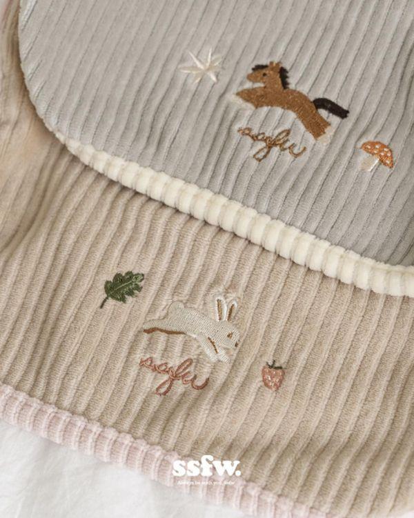 SSFW |  坑條連帽小動物斗篷 (2色S-2XL) 寵物服飾,寵物選品,韓國寵物服飾,狗衣服,貓衣服,韓國寵物品牌,寵物有機棉,韓國寵物選品,韓國寵物春夏選品,寵物可愛上衣,寵物秋冬,SSFW,BITEME