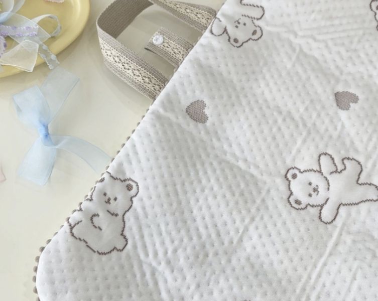 Dear Puppy |  壓紋熊熊涼感材質散步墊(S/M/L) 寵物服飾,寵物選品,韓國寵物服飾,狗衣服,貓衣服,韓國寵物品牌,寵物有機棉,韓國寵物選品,韓國寵物春夏選品,寵物涼感墊