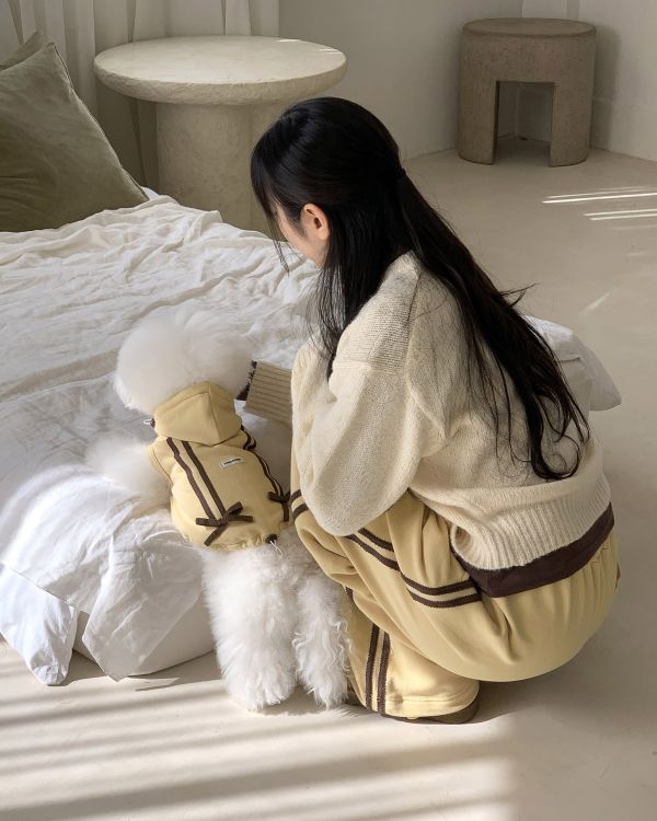 預購1123收單 | DR家棉質連帽蝴蝶結無袖上衣(親子裝毛孩款)(四色 S-2XL) 寵物服飾,寵物選品,韓國寵物服飾,狗衣服,貓衣服,韓國寵物品牌,寵物有機棉,韓國寵物選品,韓國寵物春夏選品,寵物風衣,寵物防水衣,DRRR,寵物針織背心