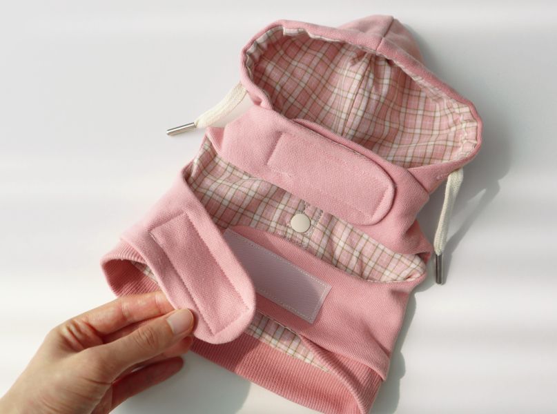 預購0410收單 | DR家格紋帽胸背衣(五色 S-2XL) 寵物服飾,寵物選品,韓國寵物服飾,狗衣服,貓衣服,韓國寵物品牌,寵物有機棉,韓國寵物選品,韓國寵物春夏選品,寵物風衣,寵物防水衣,DRRR,寵物針織背心