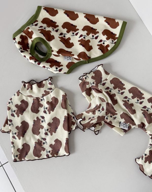 預購1028收單 | côte à côte 秋季小熊木耳邊上衣(SM-3XL) 寵物服飾,寵物選品,韓國寵物服飾,狗衣服,貓衣服,韓國寵物品牌,韓國寵物選品,韓國寵物春夏選品,寵物背心,COTEACOTE,韓國寵物品牌服飾,韓國寵物秋冬選品,寵物四腳衣,寵物連身褲,韓國冬天寵物,寵物保暖