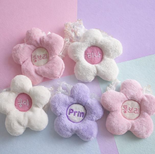 預購0313收單 | Fundle 軟萌花花姓名掛脖裝飾 寵物服飾,寵物選品,韓國寵物服飾,狗衣服,貓衣服,韓國寵物品牌,寵物有機棉,韓國寵物選品,韓國寵物秋冬選品,狗四腳衣,寵物保暖,寵物保暖服飾,韓國寵物保暖服飾,寵物聖誕禮物