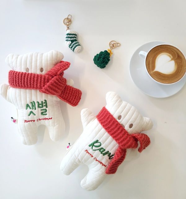 預購1123收單 | Fundle 聖誕熊熊刺繡娃娃 寵物服飾,寵物選品,韓國寵物服飾,狗衣服,貓衣服,韓國寵物品牌,寵物有機棉,韓國寵物選品,韓國寵物秋冬選品,狗四腳衣,寵物保暖,寵物保暖服飾,韓國寵物保暖服飾,寵物聖誕禮物